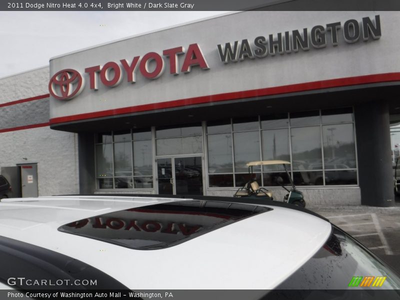 Bright White / Dark Slate Gray 2011 Dodge Nitro Heat 4.0 4x4