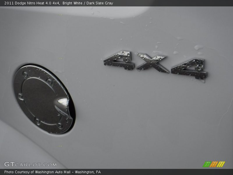 Bright White / Dark Slate Gray 2011 Dodge Nitro Heat 4.0 4x4