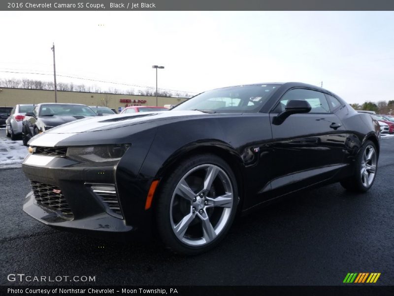 Front 3/4 View of 2016 Camaro SS Coupe