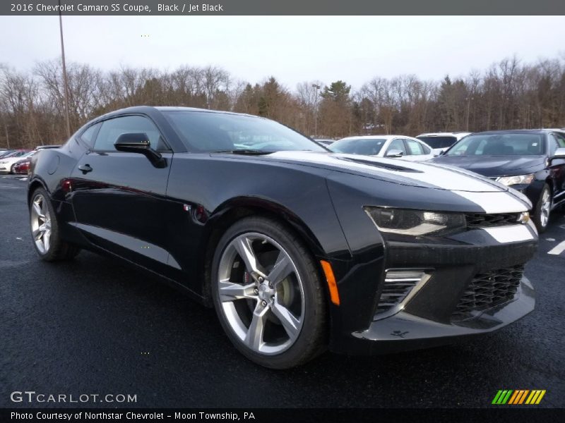 Front 3/4 View of 2016 Camaro SS Coupe