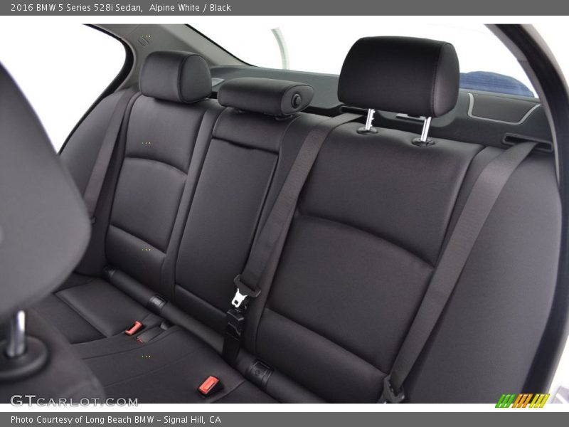 Alpine White / Black 2016 BMW 5 Series 528i Sedan