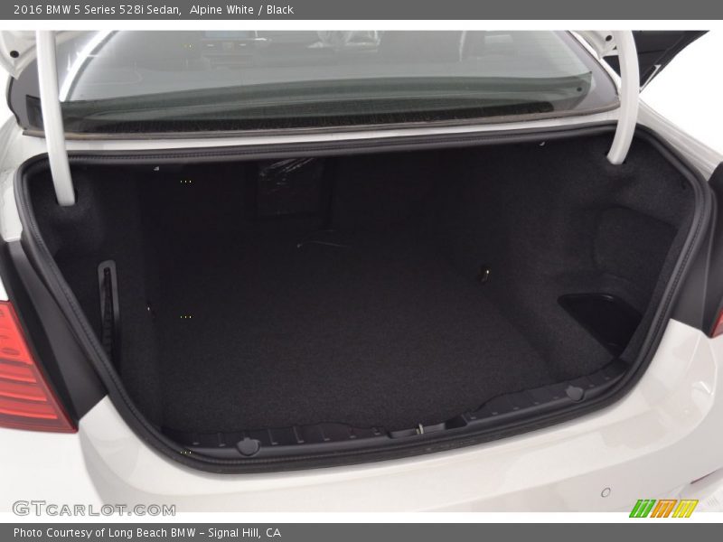Alpine White / Black 2016 BMW 5 Series 528i Sedan