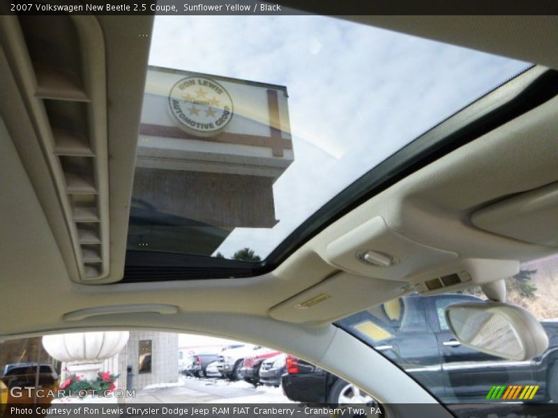 Sunflower Yellow / Black 2007 Volkswagen New Beetle 2.5 Coupe