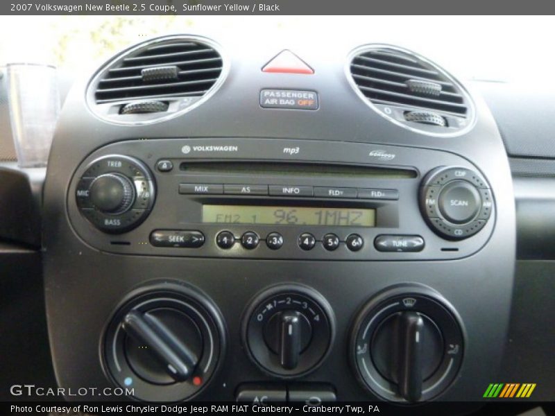 Sunflower Yellow / Black 2007 Volkswagen New Beetle 2.5 Coupe