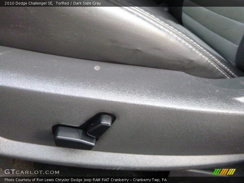 TorRed / Dark Slate Gray 2010 Dodge Challenger SE