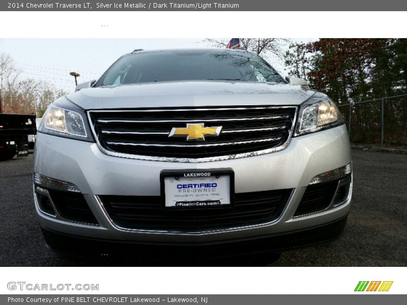 Silver Ice Metallic / Dark Titanium/Light Titanium 2014 Chevrolet Traverse LT
