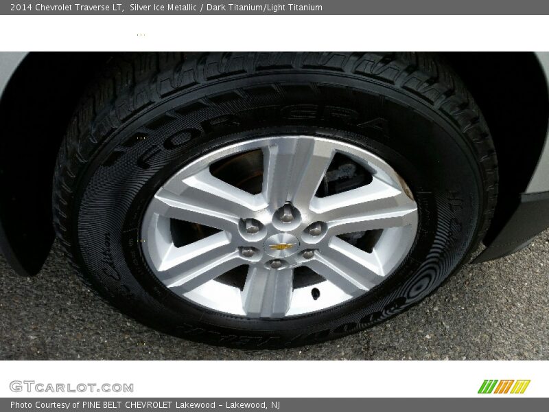 Silver Ice Metallic / Dark Titanium/Light Titanium 2014 Chevrolet Traverse LT