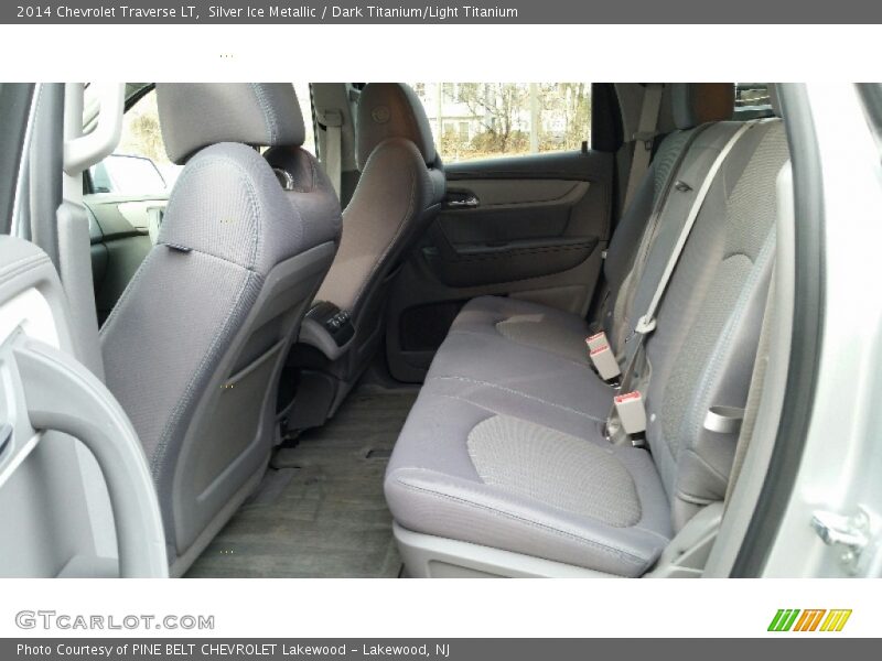 Silver Ice Metallic / Dark Titanium/Light Titanium 2014 Chevrolet Traverse LT