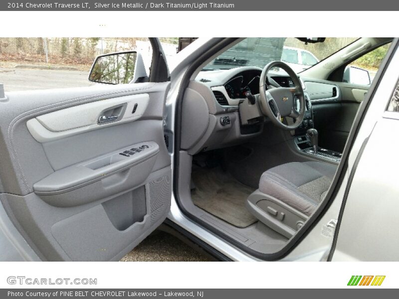 Silver Ice Metallic / Dark Titanium/Light Titanium 2014 Chevrolet Traverse LT