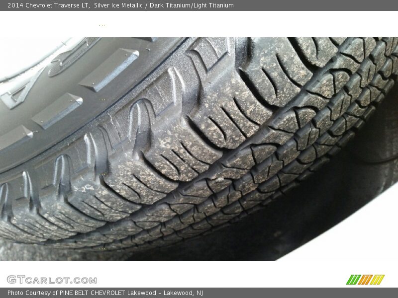 Silver Ice Metallic / Dark Titanium/Light Titanium 2014 Chevrolet Traverse LT