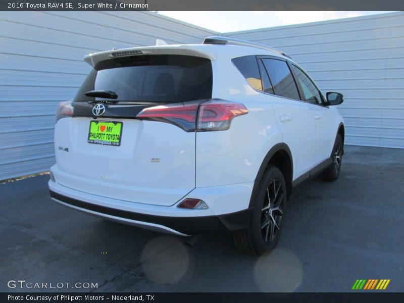 Super White / Cinnamon 2016 Toyota RAV4 SE