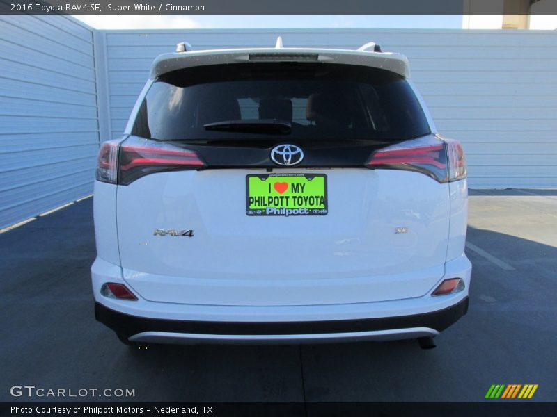 Super White / Cinnamon 2016 Toyota RAV4 SE