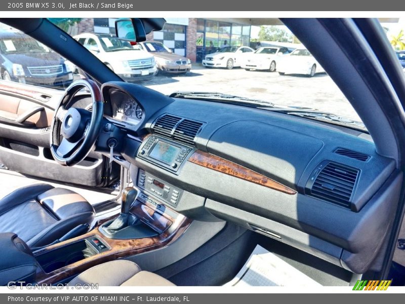 Jet Black / Sand Beige 2005 BMW X5 3.0i