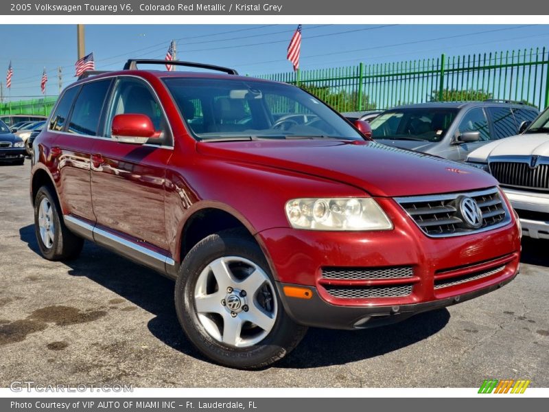 Front 3/4 View of 2005 Touareg V6
