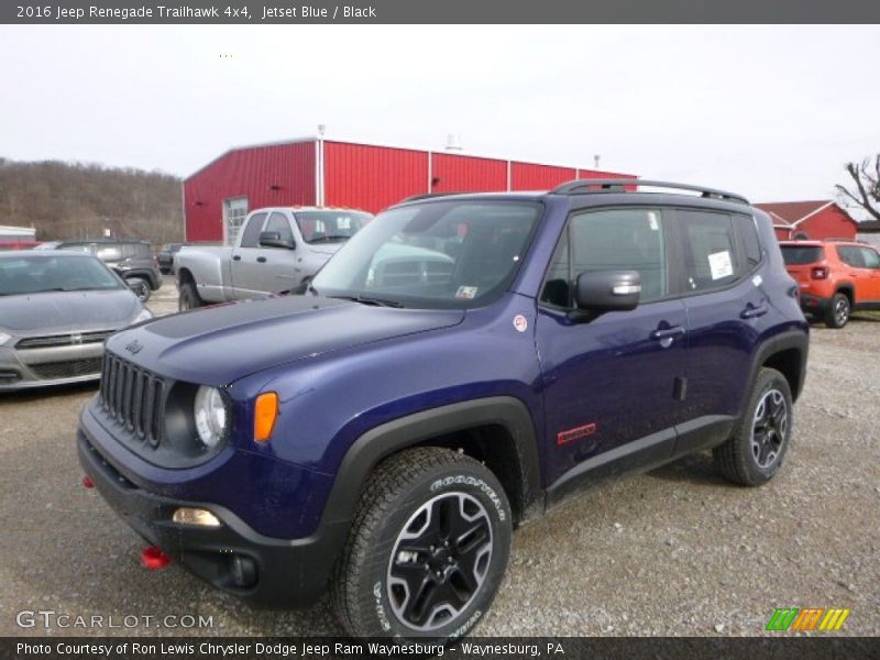 Front 3/4 View of 2016 Renegade Trailhawk 4x4