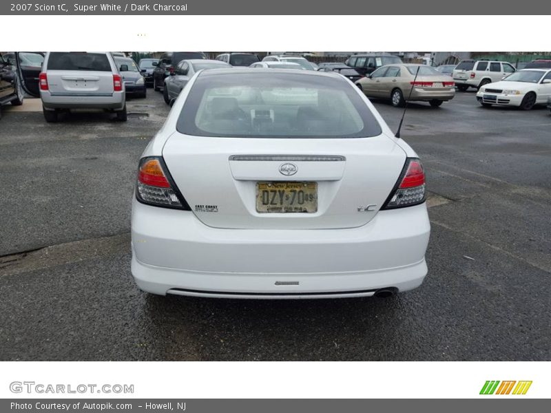 Super White / Dark Charcoal 2007 Scion tC