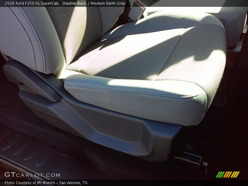 Shadow Black / Medium Earth Gray 2016 Ford F150 XL SuperCab