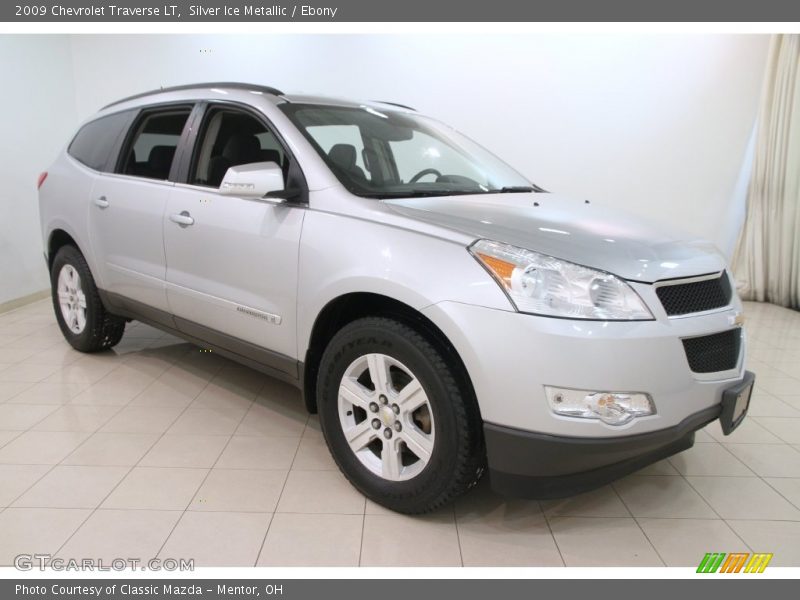 Silver Ice Metallic / Ebony 2009 Chevrolet Traverse LT
