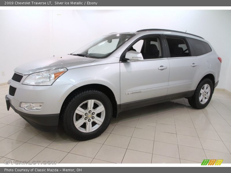 Silver Ice Metallic / Ebony 2009 Chevrolet Traverse LT