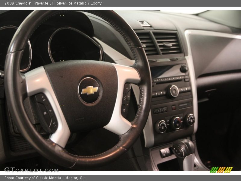 Silver Ice Metallic / Ebony 2009 Chevrolet Traverse LT