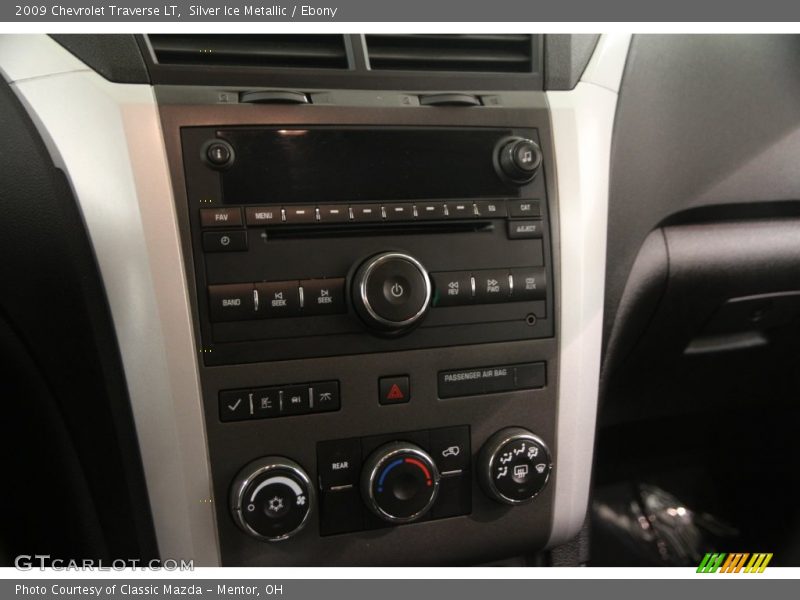 Silver Ice Metallic / Ebony 2009 Chevrolet Traverse LT