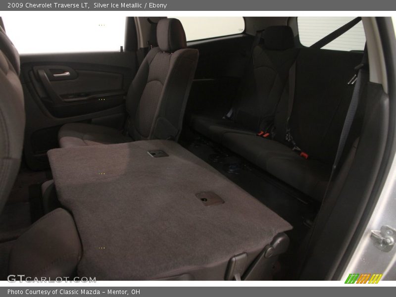 Silver Ice Metallic / Ebony 2009 Chevrolet Traverse LT