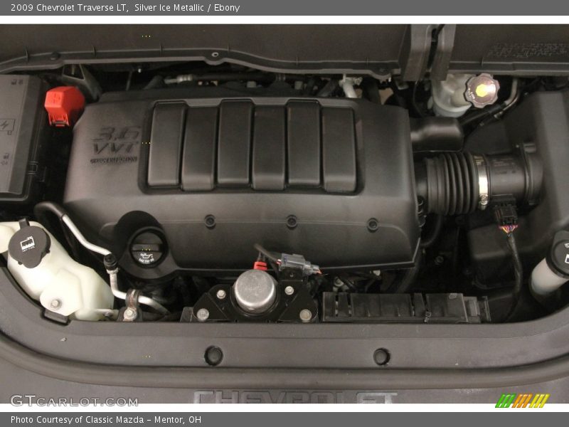Silver Ice Metallic / Ebony 2009 Chevrolet Traverse LT