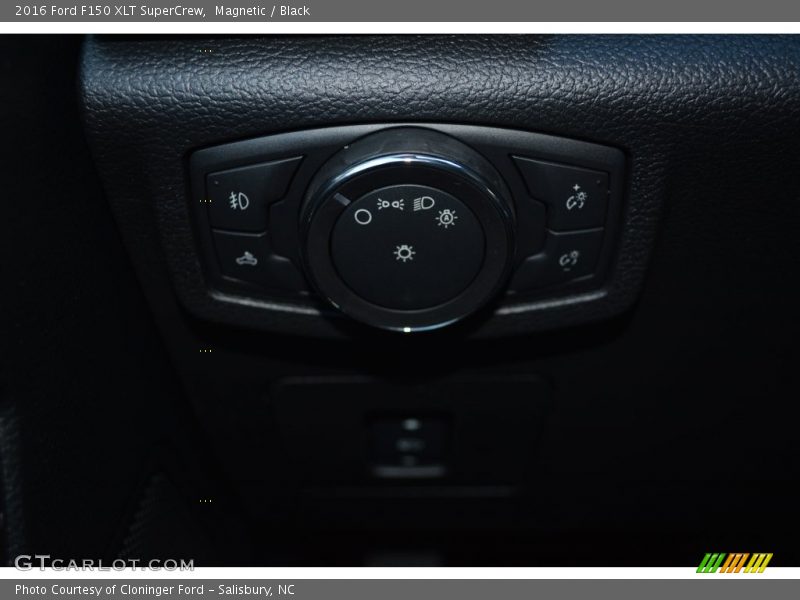 Magnetic / Black 2016 Ford F150 XLT SuperCrew