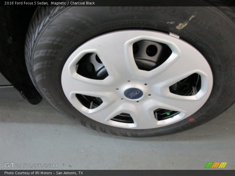 Magnetic / Charcoal Black 2016 Ford Focus S Sedan