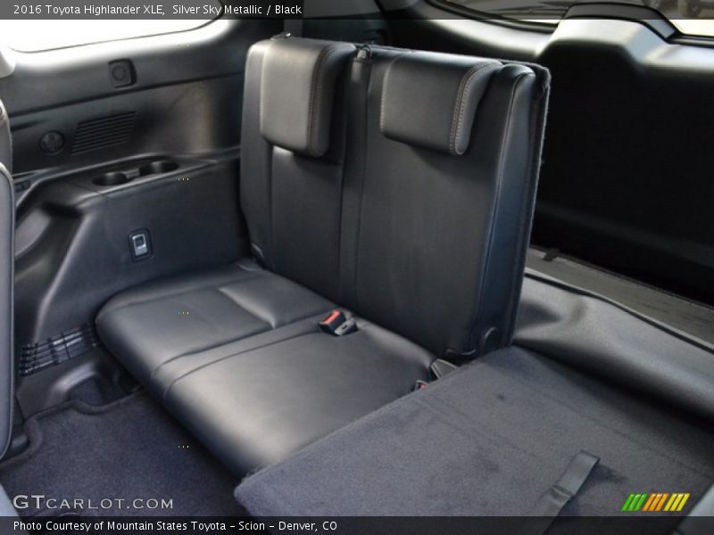 Silver Sky Metallic / Black 2016 Toyota Highlander XLE