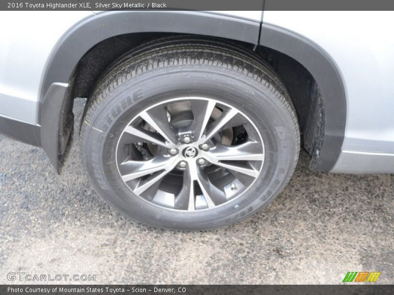 Silver Sky Metallic / Black 2016 Toyota Highlander XLE