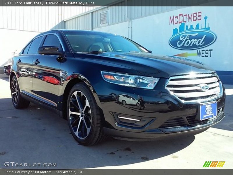 Tuxedo Black Metallic / Dune 2015 Ford Taurus SEL