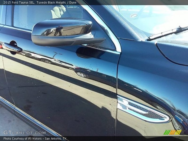 Tuxedo Black Metallic / Dune 2015 Ford Taurus SEL