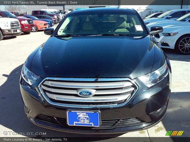 Tuxedo Black Metallic / Dune 2015 Ford Taurus SEL