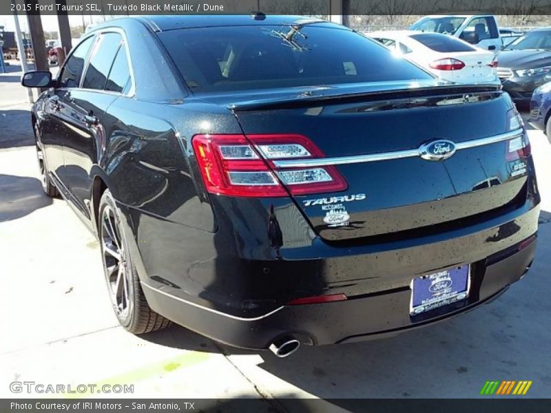 Tuxedo Black Metallic / Dune 2015 Ford Taurus SEL