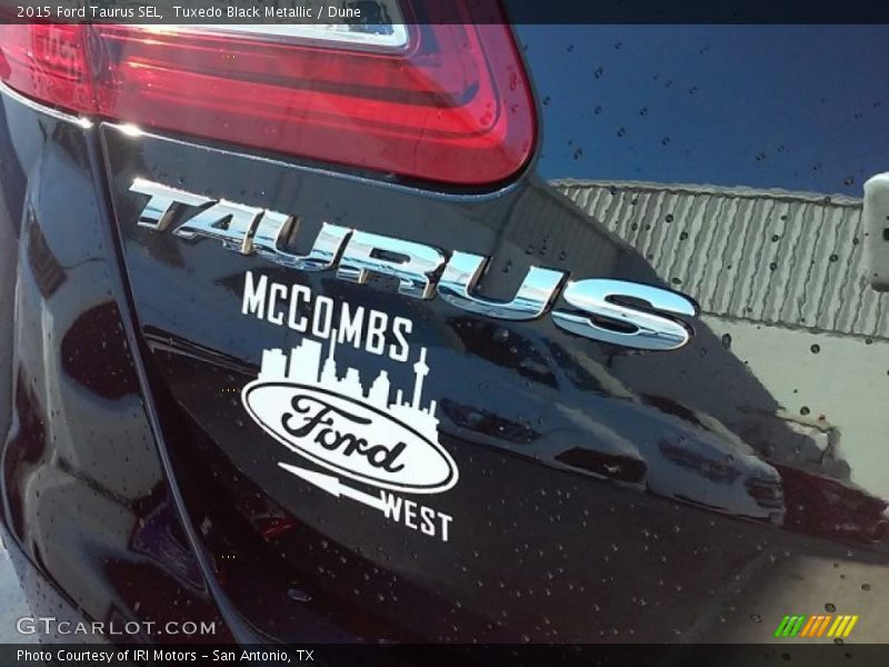 Tuxedo Black Metallic / Dune 2015 Ford Taurus SEL