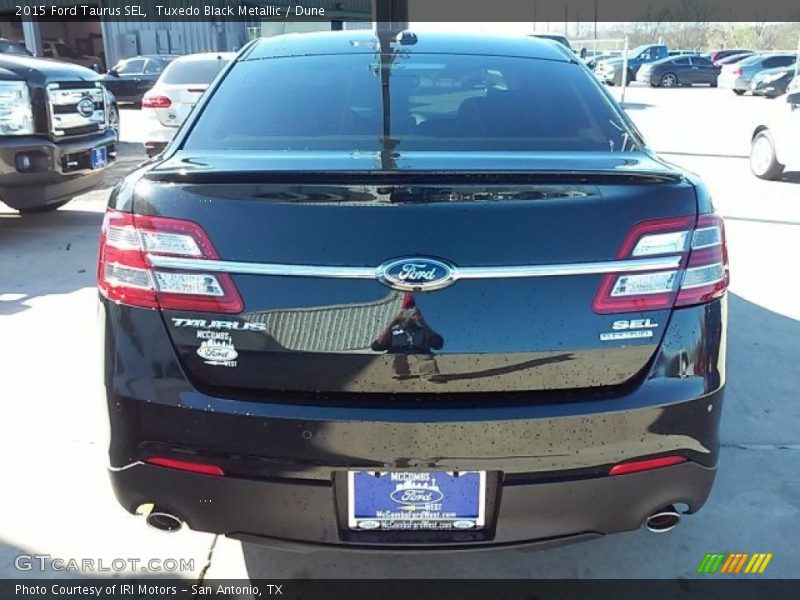 Tuxedo Black Metallic / Dune 2015 Ford Taurus SEL