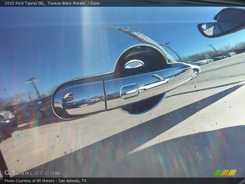 Tuxedo Black Metallic / Dune 2015 Ford Taurus SEL