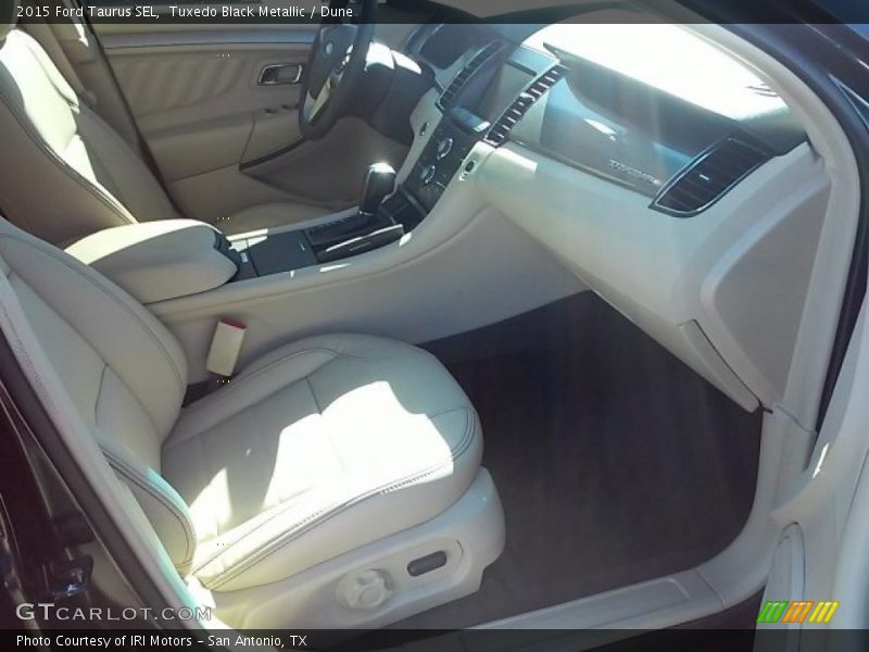 Tuxedo Black Metallic / Dune 2015 Ford Taurus SEL