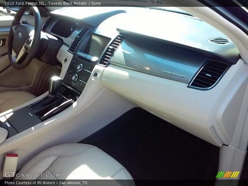 Tuxedo Black Metallic / Dune 2015 Ford Taurus SEL
