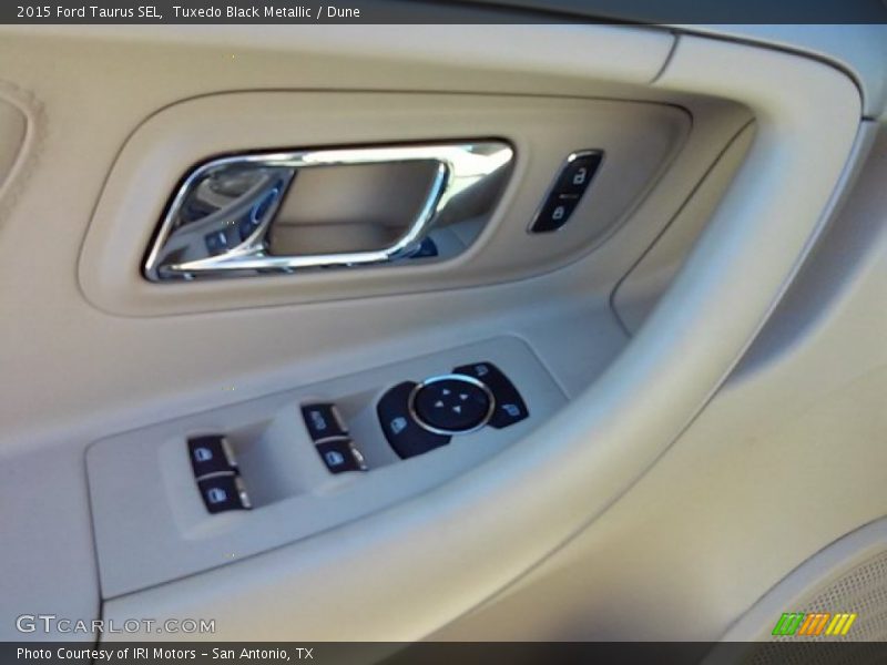 Tuxedo Black Metallic / Dune 2015 Ford Taurus SEL