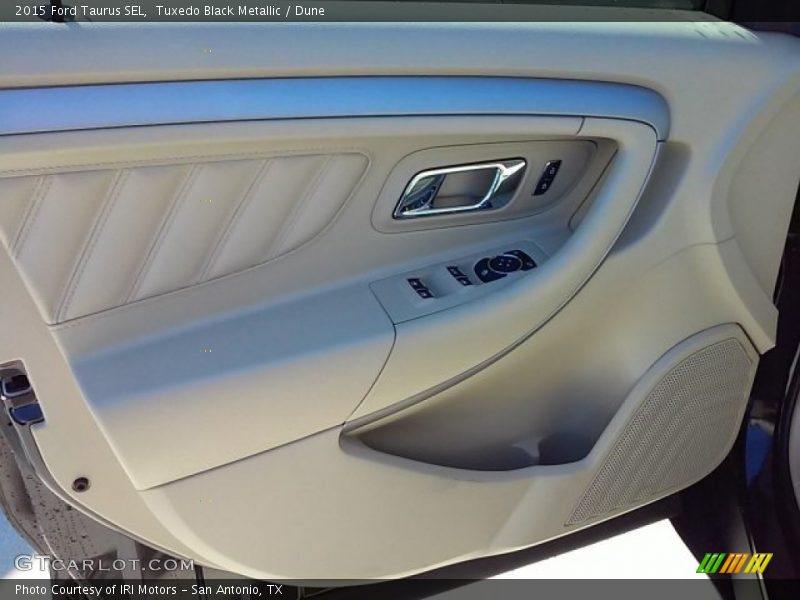Tuxedo Black Metallic / Dune 2015 Ford Taurus SEL