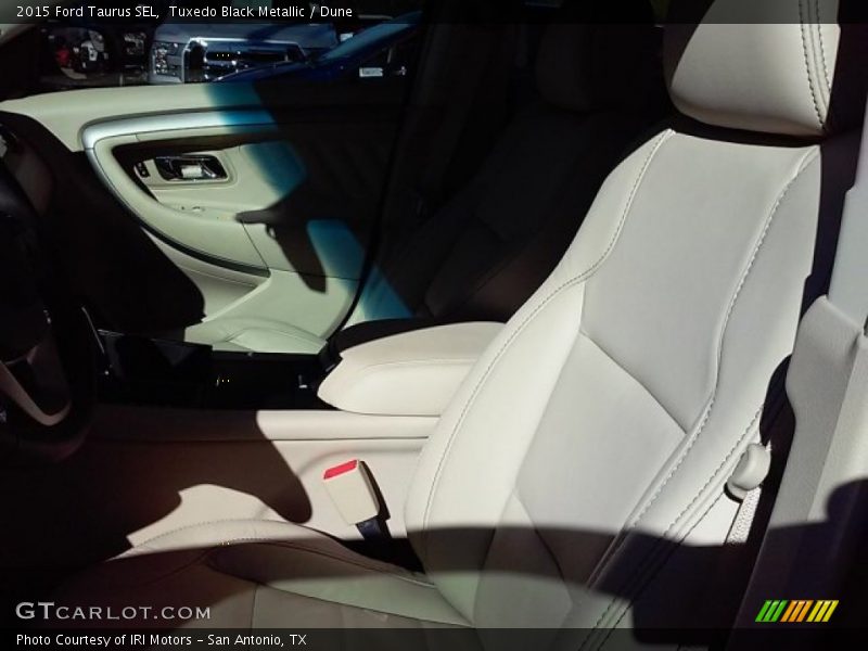 Tuxedo Black Metallic / Dune 2015 Ford Taurus SEL