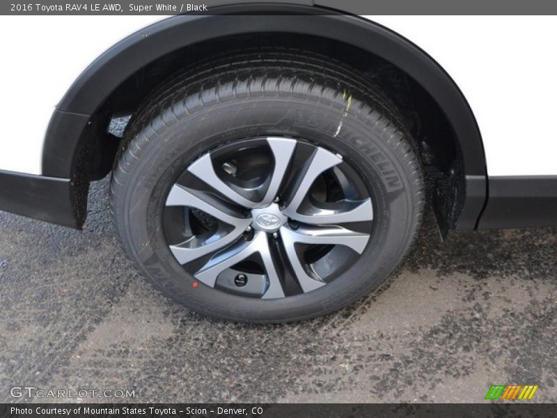Super White / Black 2016 Toyota RAV4 LE AWD