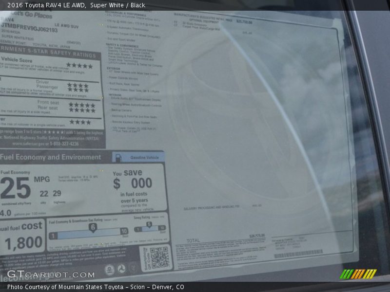 Super White / Black 2016 Toyota RAV4 LE AWD