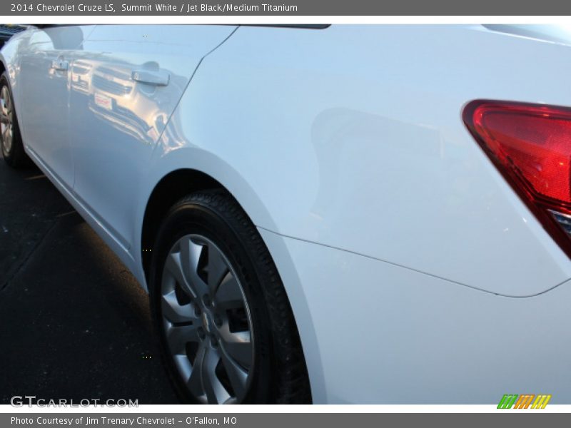 Summit White / Jet Black/Medium Titanium 2014 Chevrolet Cruze LS