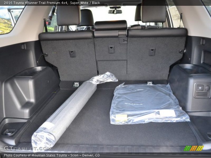 Super White / Black 2016 Toyota 4Runner Trail Premium 4x4