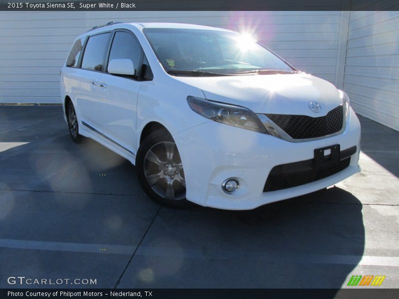Super White / Black 2015 Toyota Sienna SE