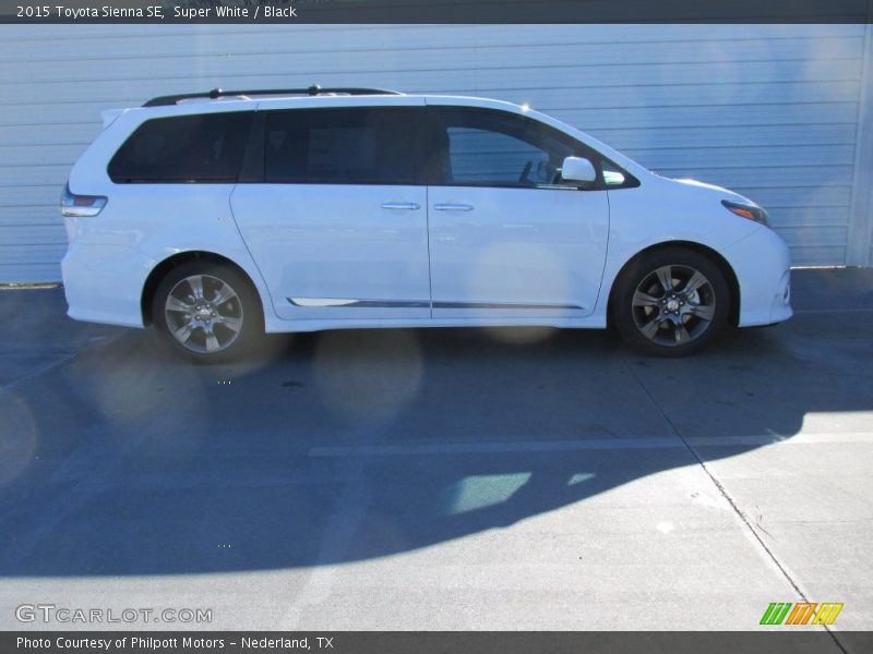 Super White / Black 2015 Toyota Sienna SE