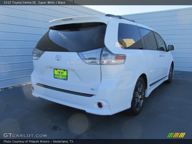 Super White / Black 2015 Toyota Sienna SE